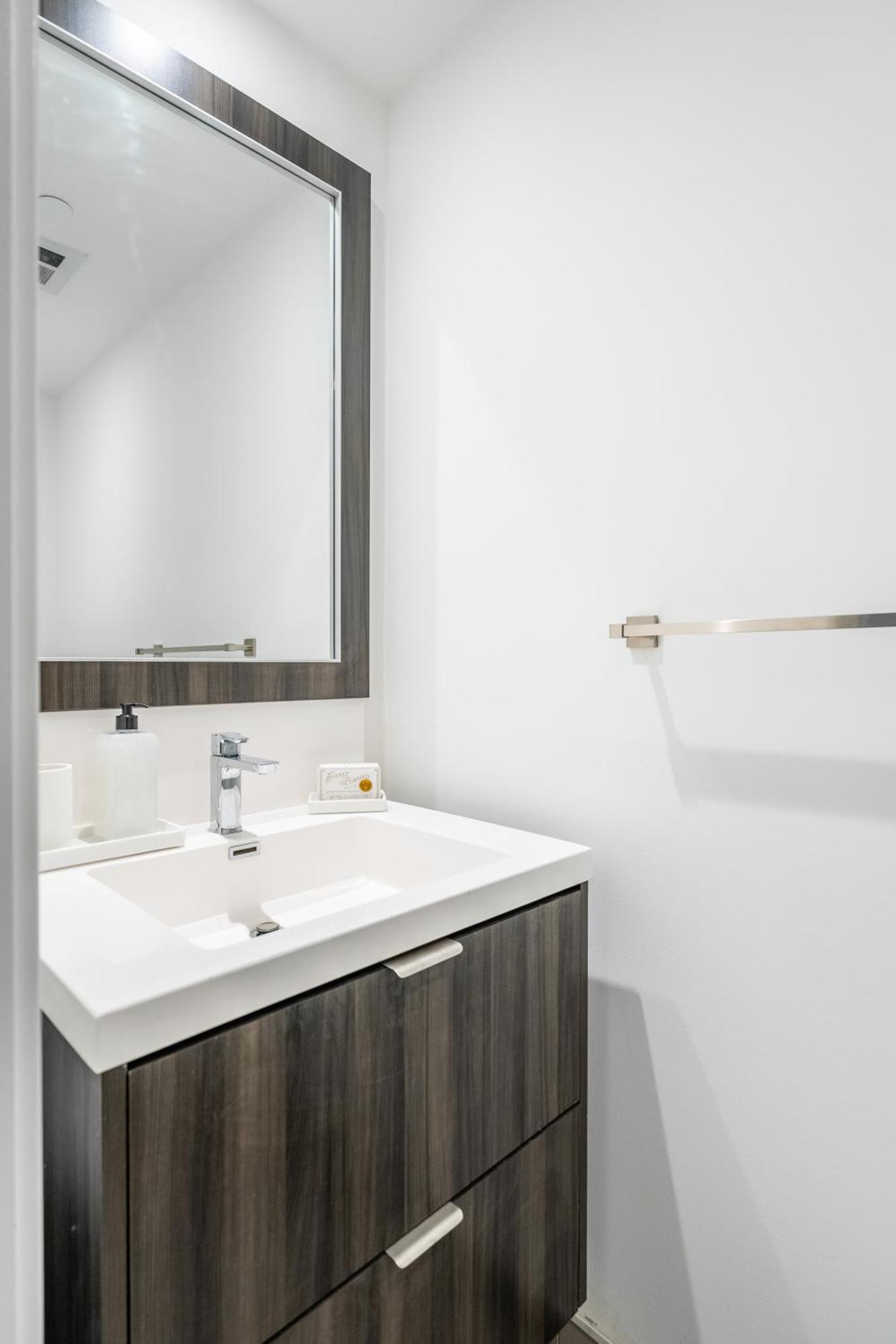 Spacious Corner Apartment Downtown Toronto Dış mekan fotoğraf